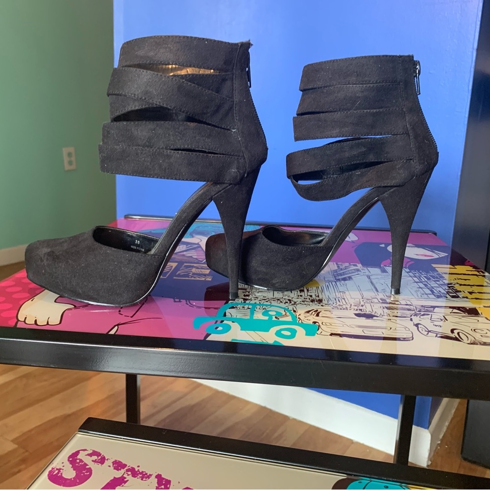 Elegant Black Strappy High Heel Pumps